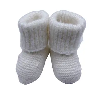 2024 Amigurmi handgefertigte gestrickte neugeborene Babyschuhe Baumwollschuh Schritt-Häkel-Schuh für Babys