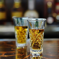 Offre Spéciale Vintage en relief 2oz Super mignon orné verres à liqueur fantaisie verres à liqueur/Base lourde verre à liqueur ensemble/Tequila Shot