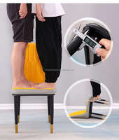 Chaises de salle à manger modernes ergonomiques à dossier 4 pièces, en cuir PU gris clair et marron bicolore, pieds en métal noir, pour la maison, le bureau ou l'hôtel