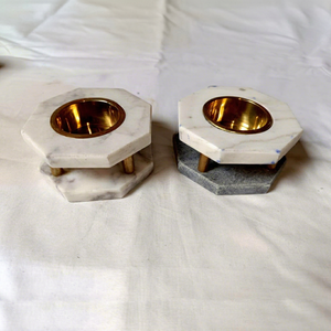 Brûleur d'encens en bois de santal éco-responsable fait main avec étoiles dorées et insert en laiton pour l'aromathérapie et la décoration intérieure - Product Image 1
