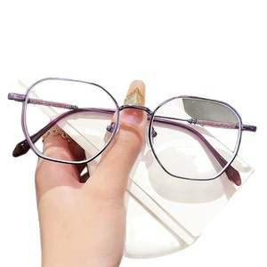 نظارات طبية أنيقة بتصميم كلاسيكي مضادة للضوء الأزرق وقصر النظر، نظارات قراءة مضادة للأشعة الزرقاء - Product Image 5