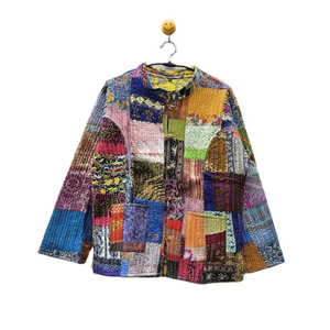 Veste en patchwork Kantha indienne faite à la main, 100% soie, réversible, pour l'été, avec décoration rayée, coupe douce et confortable, imprimé en coton - Product Image 1