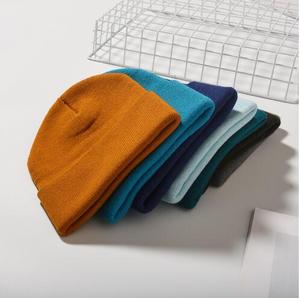 Couleur personnalisée 71 couleurs 100% acrylique tricoté bonnets adultes et enfants plaine <span class=keywords><strong>Toque</strong></span> tricoté étiquette tissée ou broderie unisexe - Product Image 3
