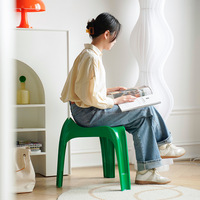 TONY FURNITURE Chaise Sculpturale, Tabouret Bas Nordique Vintage, Design Moderne et Simple, Pouf à Chaussures Rétro Empilable en Plastique pour Salon