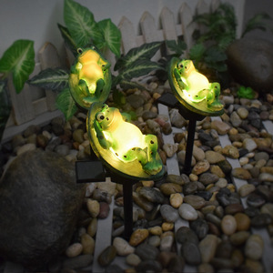 Lampe solaire de jardin en forme de grenouille, étanche, LED, décorative, pour cour, patio, paysage, en résine, alimentée à l'énergie solaire - Product Image 1