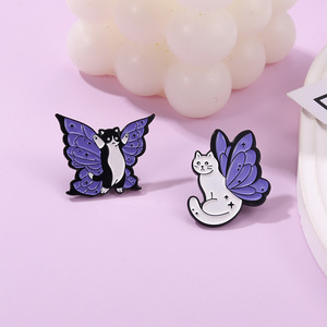 Broches en émail de chat papillon violet kawaii de dessin animé, broches de sorcière-chat, badges d'insectes pour revers, broches uniques en métal souple pour cadeau - Product Image 3