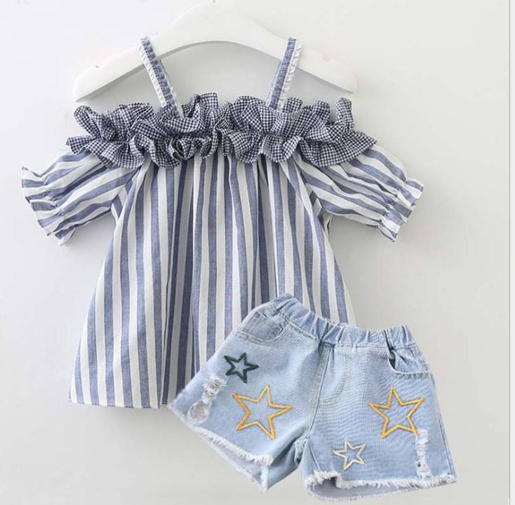 ชุดเสื้อผ้า