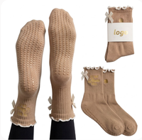 Kaos Kaki Pilates Anti Selip dengan Ruffle Beige dan Ikat Pinggang, Kaos Kaki Yoga Barre Silikon, Kaos Kaki Olahraga Studio dengan Grip, Custom