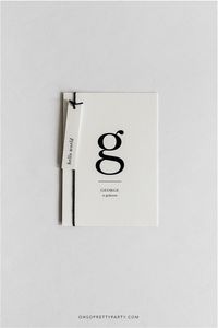 Etiquetas colgantes de papel de lujo reciclado personalizadas con impresión UV y logotipos en relieve y etiquetas de ropa de lujo - Product Image 2