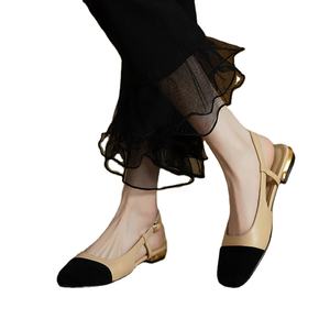 Sandales plates en cuir pour femmes, style mode, à bout couvert, chaussures plates pour dames et jeunes filles, fabrication OEM - Product Image 1