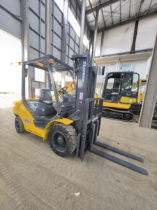 Montacargas diésel Komatsu FD30 de 3 toneladas, original de Japón, listo para trabajar, al mejor precio, de alta calidad, en oferta en CHINA. - Product Image 5