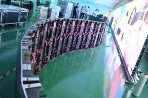 Écran LED transparent d'intérieur P2.976 500x1000mm pour affichage publicitaire, à raccordement sans soudure, pour location extérieure fixe - Product Image 5