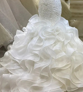 Abito da sposa a sirena con scollo illusione romantico, elegante strascico a cappella, gioiello sul petto, stile africano - Product Image 6