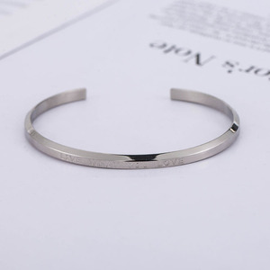 Pulsera de Acero de Titanio con Diseño Geométrico Abierto, Unisex, para Regalo, con la Frase 'Live What You Love' - Product Image 2