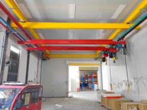 Grúa aérea sencilla con carro de elevación 500kg 300kg Span Grúa KBK personalizada con polipasto eléctrico Riel único en funcionamiento - Product Image 3