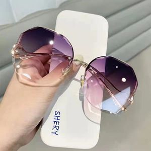 Thời trang mới Gradient Sunglasses Women lens kim loại cong đền Sun Glasses nữ UV400 - Product Image 4