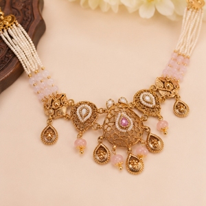 Ensemble de collier traditionnel en perles kundan avec pierres rose pâle, bijoux ethniques dorés pour mariages. - Product Image 2