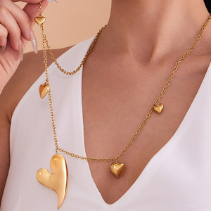 Chaîne de pull unisexe plaquée or 18 carats PVD, multi-pendentifs, motif 'Bright Face Love' de style français mystérieux, pour un look empilé et tendance sur la clavicule - Product Image 3