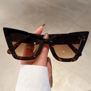 <span class=keywords><strong>Gafas</strong></span> de <span class=keywords><strong>sol</strong></span> bohemias Vintage para mujer 2024 con montura de ojo de gato Material de PC disponible en negro, blanco, rosa, morado para fiestas - Product Image 4