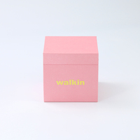 Boîte cosmétique rose à couvercle rabattable, doublée de satin doré, emballage cadeau haut de gamme avec logo personnalisé