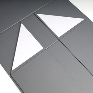 Caja de Regalo Plegable de Cartón Rígido Gris con Diseño de Cierre Automático, Empaque Personalizado - Product Image 4