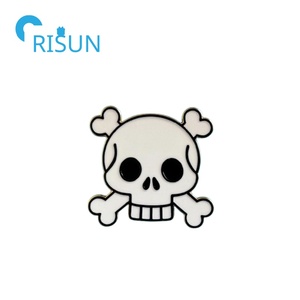 Fabricación esmalte pirata cabeza esqueleto huesos Pin broche personalizado esqueleto y Crossbone solapa Pin esqueleto Cruz hueso pines insignias - Product Image 5
