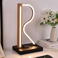 Gradateur tactile moderne design fantaisie, luminaires à commande tactile CCT, lampes de bureau LED en forme de R avec base en bois