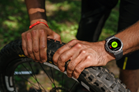 DM58 Montre intelligente AMOLED de 1.43 pouces pour hommes avec boussole GPS BT Caractéristiques d'appel Étanche IP67 pour traqueur de sports de plein air