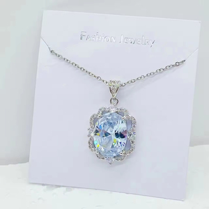 Collar con Colgante Ovalado de Lujo con Corte de Flor de Hielo Brillante y Cadena de Clavícula con Zirconia Incrustada de Alta Calidad - Product Image 3