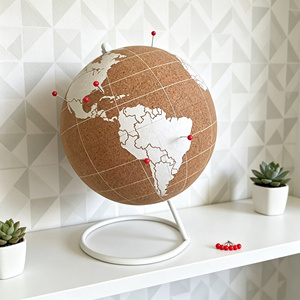 Globe terrestre décoratif personnalisable de 14,<span class=keywords><strong>5</strong></span> cm en liège avec base métallique et impression de la carte <span class=keywords><strong>du</strong></span> <span class=keywords><strong>monde</strong></span>, directement de l'usine - Product Image 3