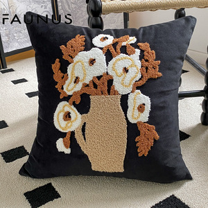 Funda de cojín bordada de terciopelo - Product Image 5