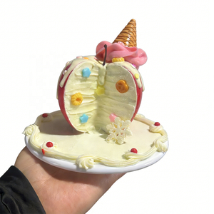 Assiette décorative en plastique en forme de pomme, écologique, avec fausse cornet de crème et vermicelles roses, pour présentation en café, cadeau Y2K - Product Image 1