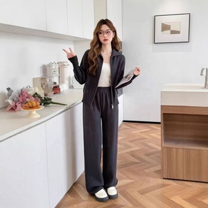 Completo Sportivo da Donna Americano alla Moda con Maglione a Maniche Lunghe con Doppia Cerniera e Pantaloni Casual - Product Image 4