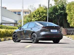 2025 Chnagan Shenlan Deeple L07 230km Max Pro Extended Range Hybrid New Energy Vehicle Sedan Hatchback à vendre - Product Image 5