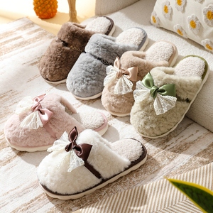 Chaussons d'hiver en coton en gros avec nœud en dentelle, légers, doux, pour usage domestique, logo brodé, antidérapants, fonction massage, OEM disponible - Product Image 1
