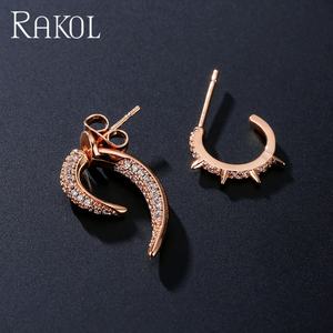 Pendientes de Botón RAKOL EP2 con Zirconia Plateada en Forma de Cuerno, Diseño Asimétrico Único y Exquisito para Mujer, Modernos y Elegantes - Product Image 5