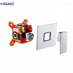 Смеситель для ванной комнаты с цинковой ручкой и функцией распыления - Product Image 3