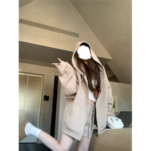 Conjunto de Dos Piezas para Mujer: Sudadera con Capucha Extra Grande Estilo Casual y Pantalones Cortos Casuales de Cintura Alta para Otoño - Product Image 2