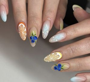 Faux ongles à presser motif fruits bleuets et cerises sur base laiteuse transparente – Collection de fruits mélangés doux et ludiques - Product Image 2