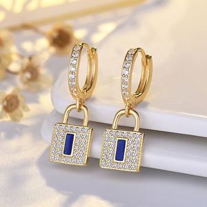 Pendientes de Acero Inoxidable con Forma de Corazón, Abeja, Estrella y Flor para Mujer, Lujosos, Chapados en Oro de 14K, Modernos, Hechos a Medida, de Alta Calidad, para Fiesta - Product Image 4