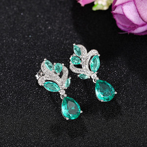 Eleganti orecchini pendenti corti da donna, accessori per l'orecchio semplici e alla moda per l'uso quotidiano - Product Image 3