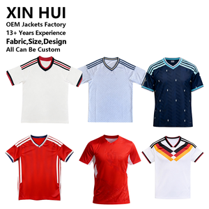 Maillot de football rétro personnalisé avec logo, col en V, respirant, blanc, pour entraînement d'équipe, avec rayures rouges et noires - Product Image 3