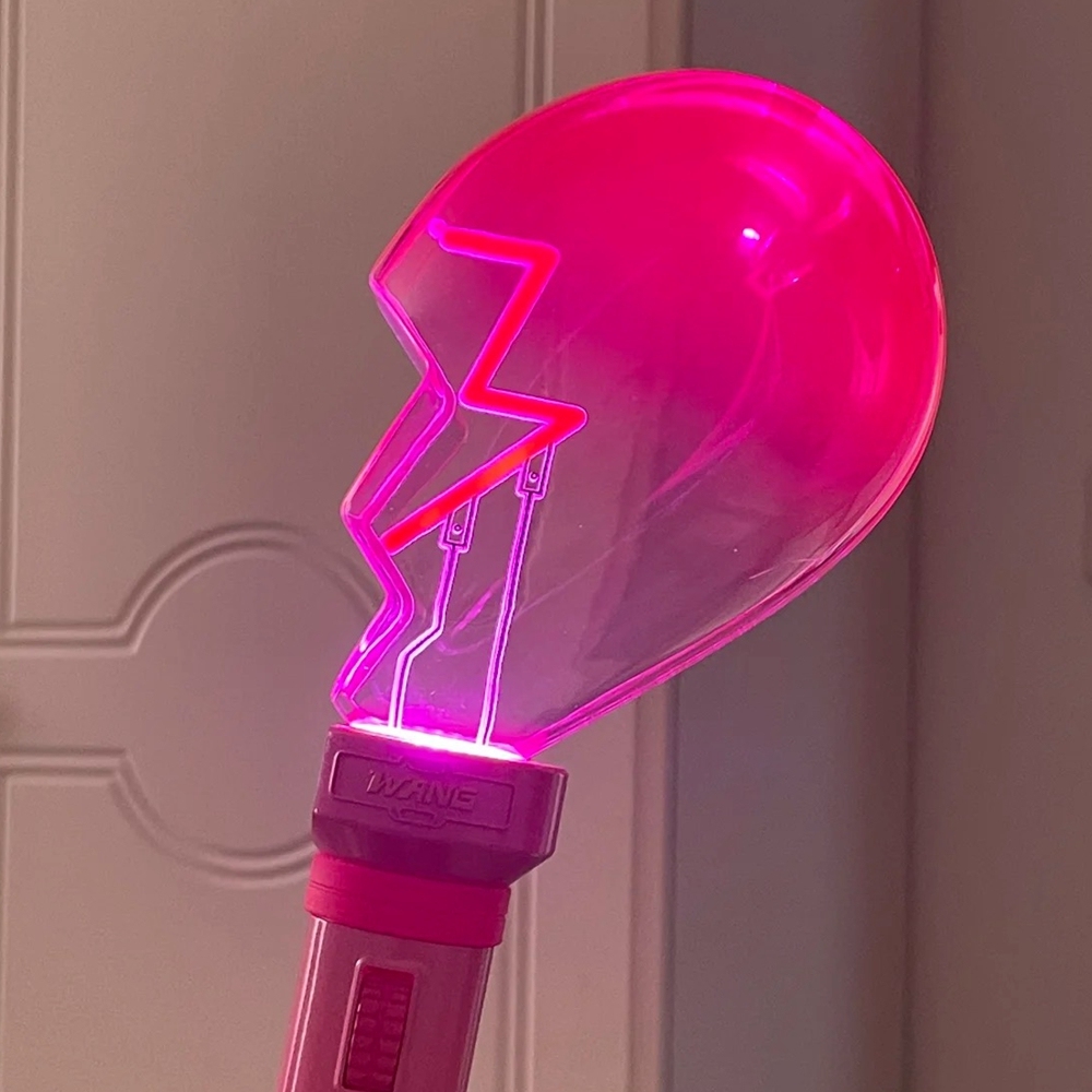 Factory Supplies Custom logo Heart Shape pink LED Light Stick Kpop