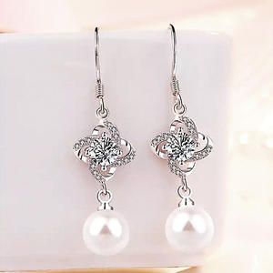 Pendientes colgantes de flor chapados en oro blanco Haln con circonita y perla de imitación para mujer, estilo clásico de boda - Product Image 3