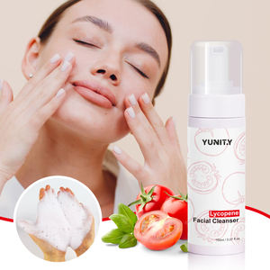 Nouvelle mousse nettoyante pour le visage naturelle et biologique avec effet de contrôle du sébum et d'hydratation, Tomate Rouge L pour un nettoyage amélioré - Product Image 2