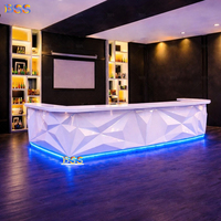 Comptoir de bar lumineux pour divertissement en pub, surface solide blanche, design futuriste, discothèque, musique live, salon, club, design d'intérieur