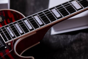 Guitarra Eléctrica Grote GTLP-04 de Caoba con Diapasón de HPL y Acabado Barnizado, 6 Cuerdas, para Interpretación Profesional - Product Image 4