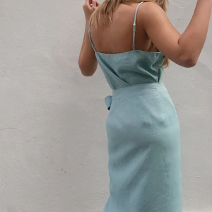 Couleur Verte Classique Design Irrégulier 2 Pièces Ensemble Personnalisé Décontracté Femmes D'été Jupe Ensemble Avec Écharpes - Product Image 4