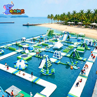 Parcours d'obstacles aquatiques gonflables géants modulaires avec toboggan, trampoline et mur d'escalade pour enfants et adultes, parc aquatique flottant