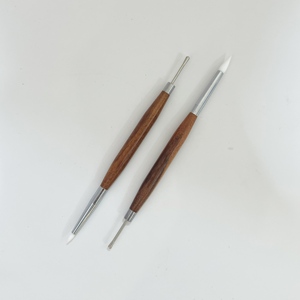 ปากกาซิลิโคนสองหัวสำหรับเพ้นท์ลายดอกไม้ ด้ามไม้ สำหรับทาผงสีเล็บ สติ๊กเกอร์ตกแต่งเล็บ อุปกรณ์ทำเล็บ - Product Image 1